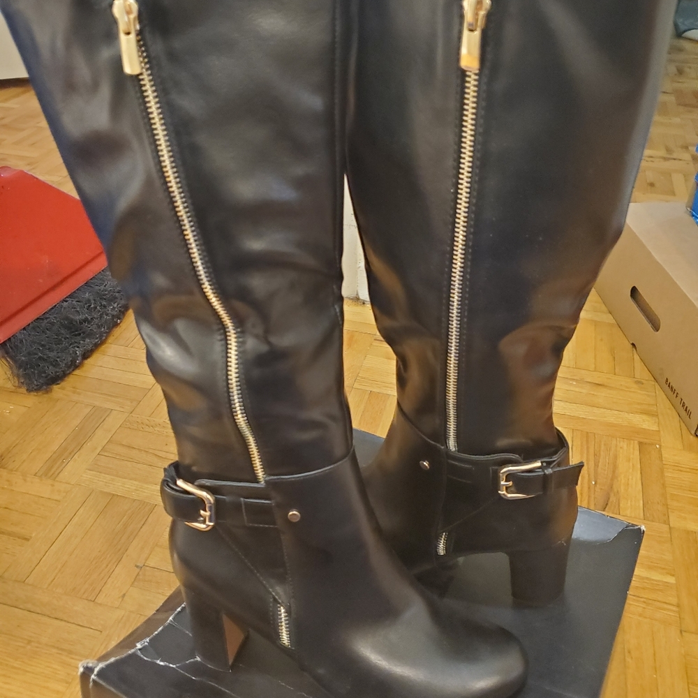 Boots - Picture 4 of 4